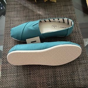 New TOMS size 9.5
